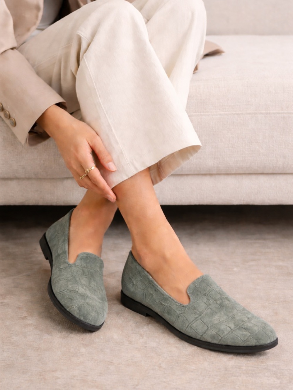 SOLD Vionic Willa 2.0 Suede Loafers Sage Green Croc Embossed Comfort Flats W 8.5